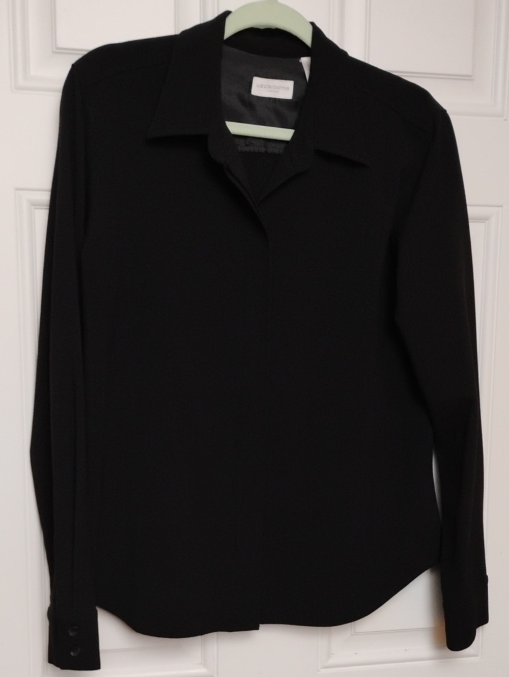 Liz Claiborne Black Long-Sleeve Button-Down Shirt